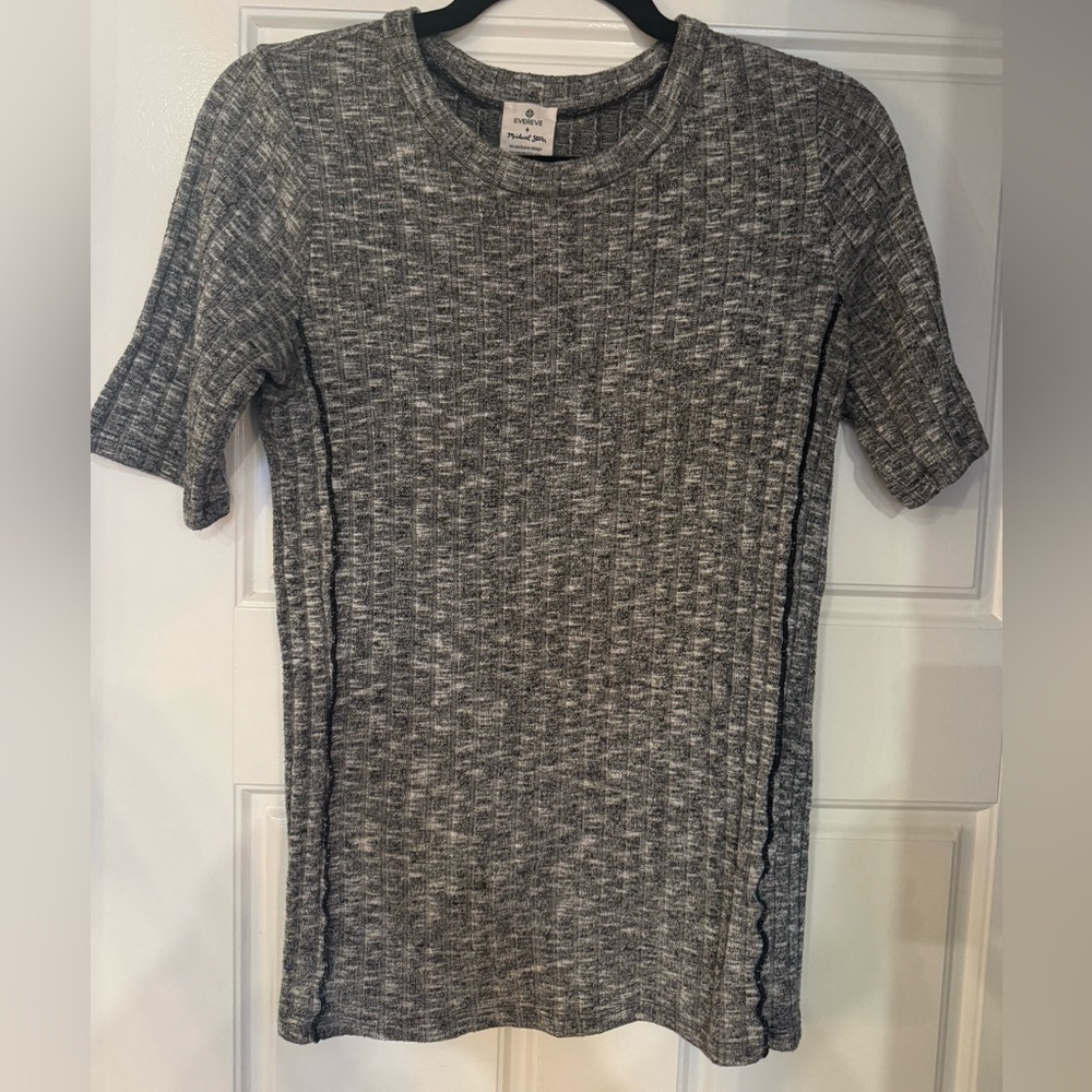 Evereve Gray Short Sleeve Knit Top